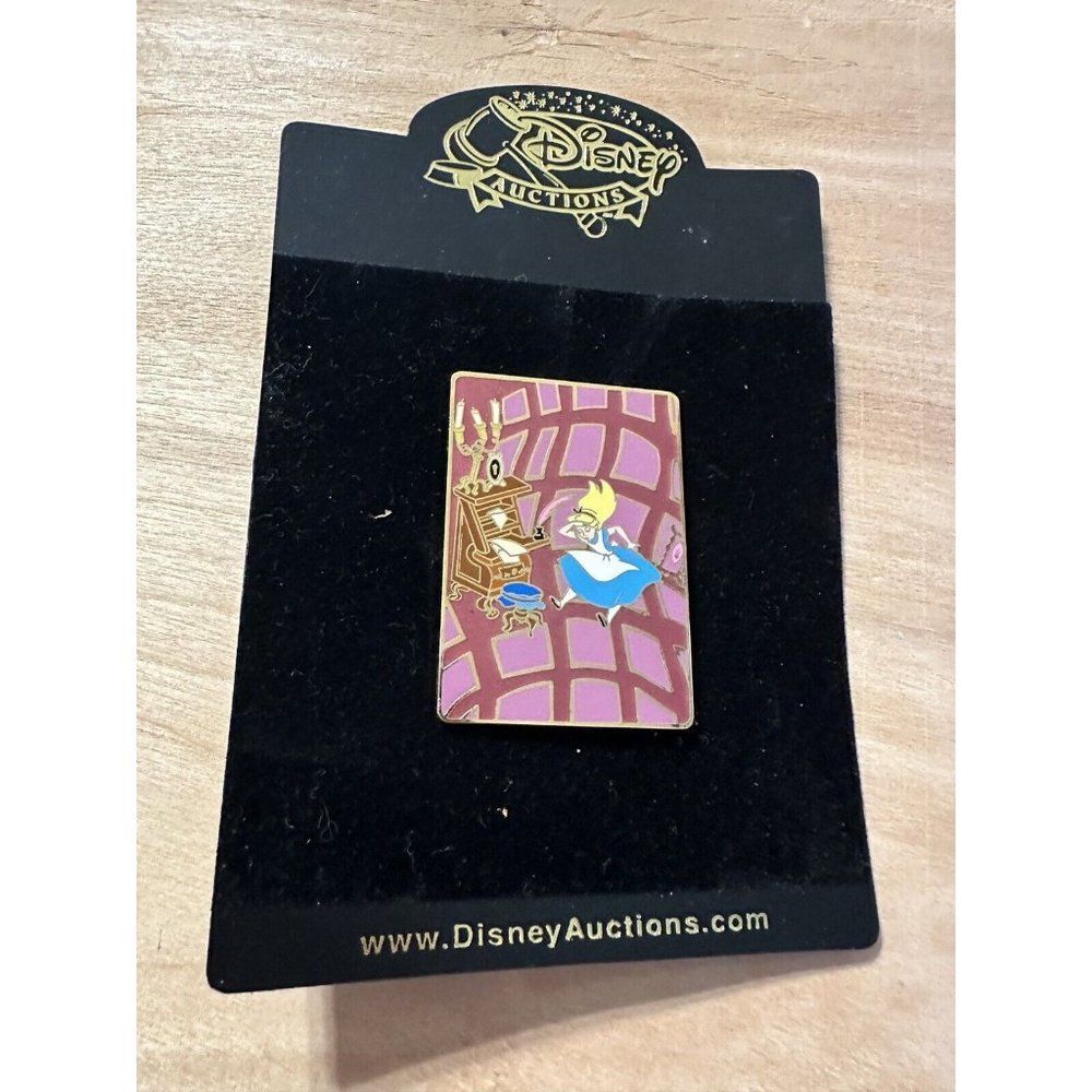 Alice in Wonderland Disney Auctions Pin Trading Button Walt Disney Limited Edit.